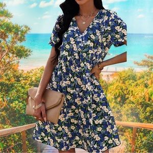 NWOT PRETTY FLORAL SUMMER DRESS